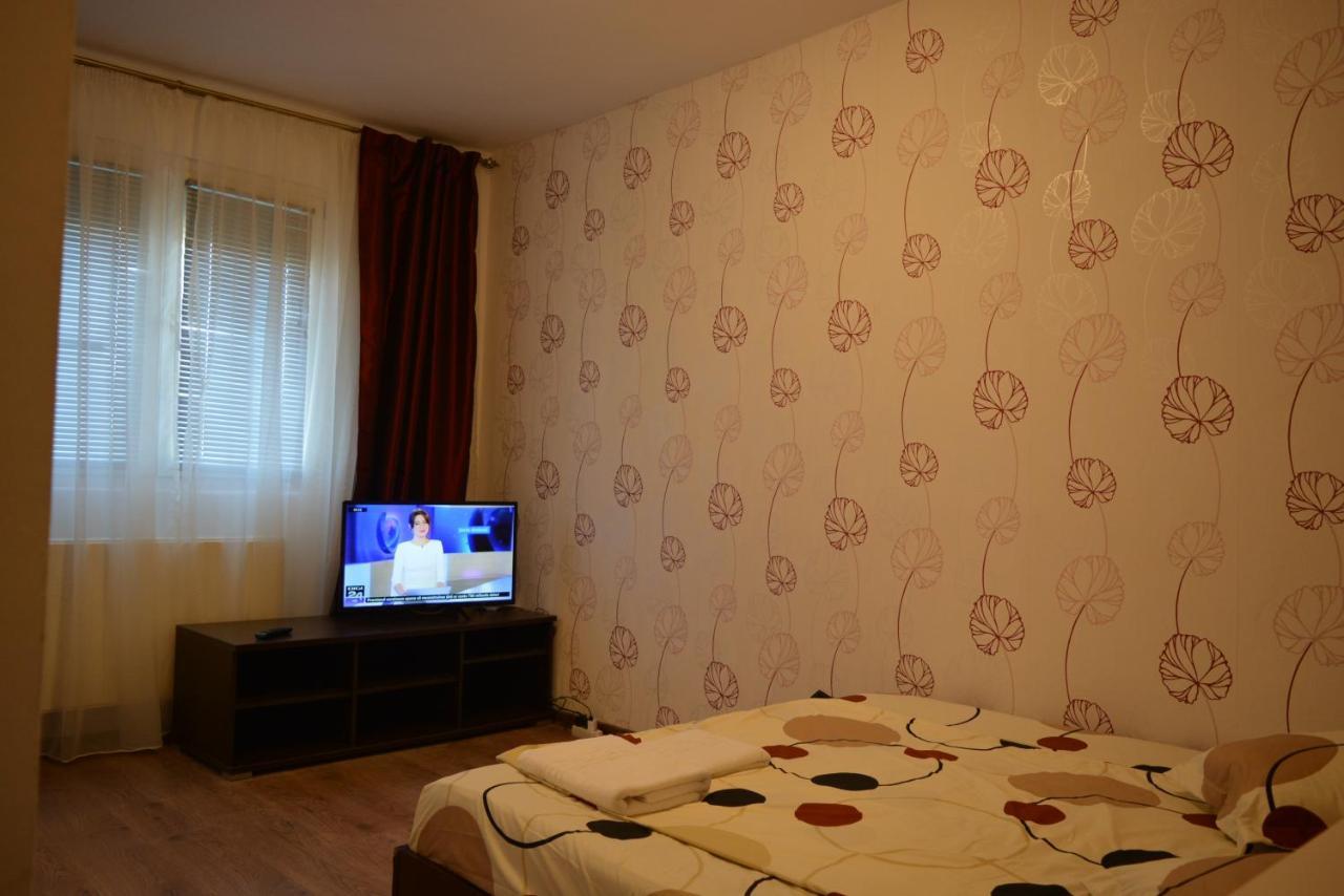 Iulia Studio 9 Букурещ Екстериор снимка
